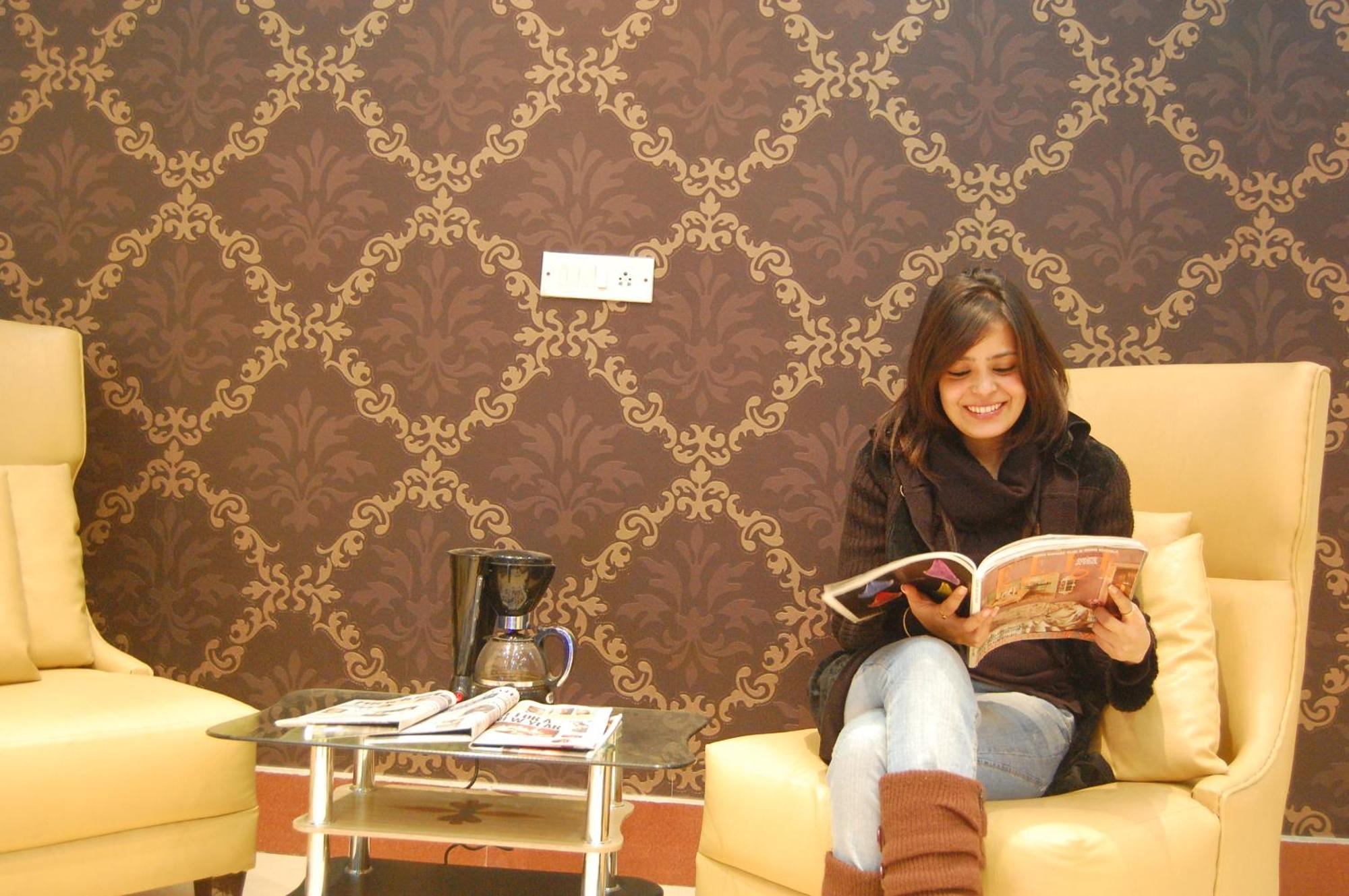 Hotel Delhi Aerocity New Delhi Buitenkant foto