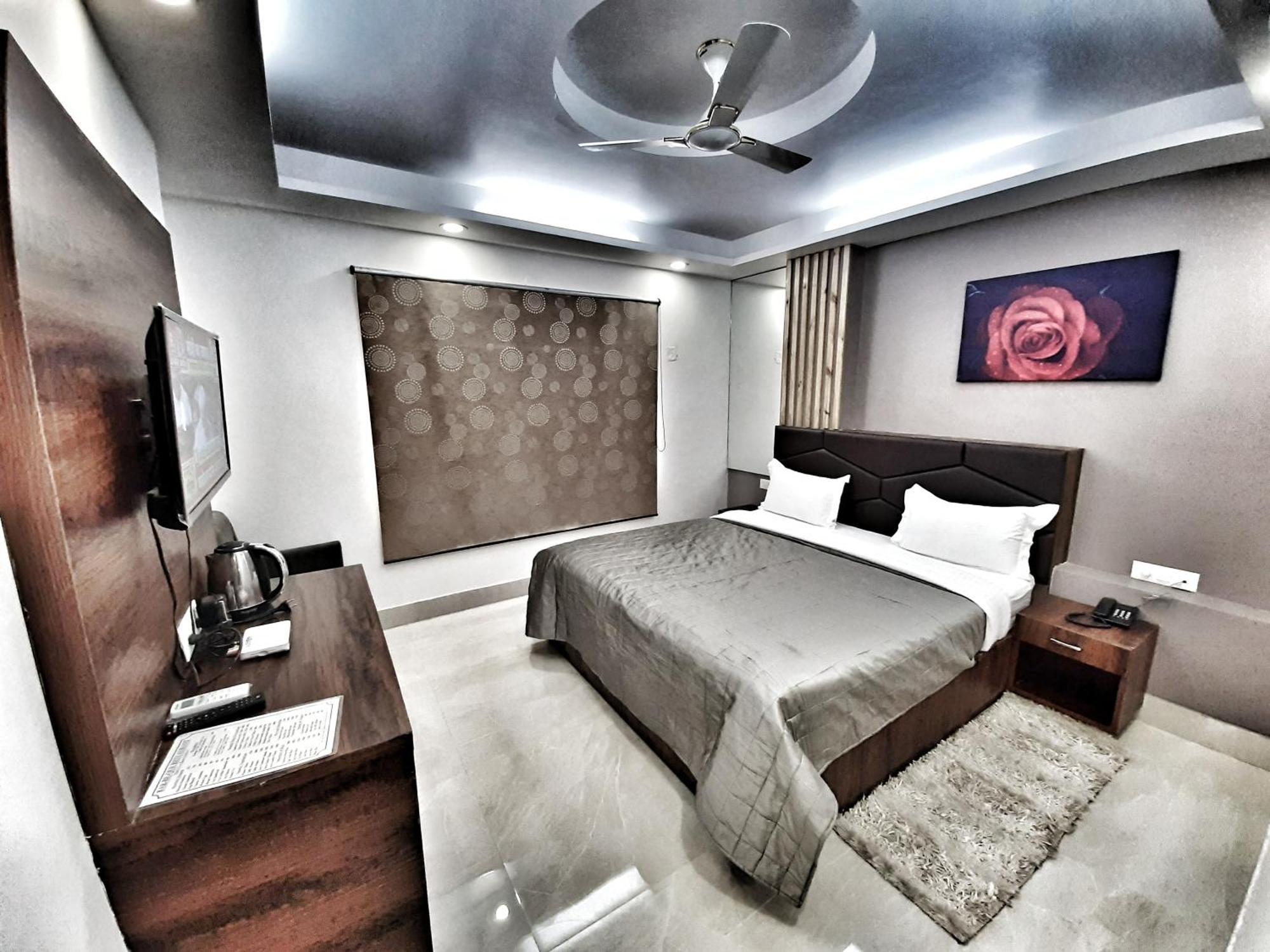 Hotel Delhi Aerocity New Delhi Buitenkant foto