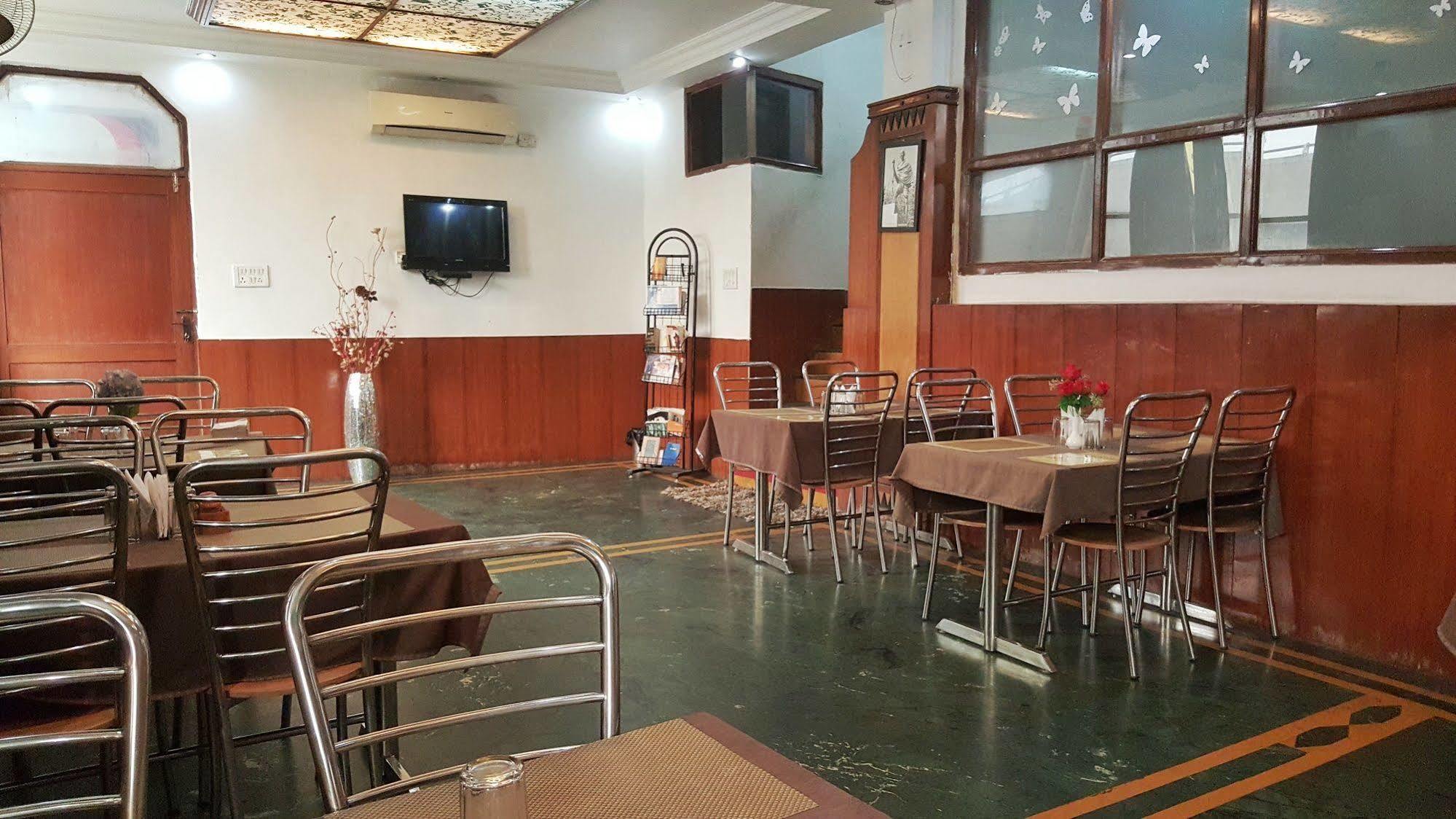 Hotel Delhi Aerocity New Delhi Buitenkant foto