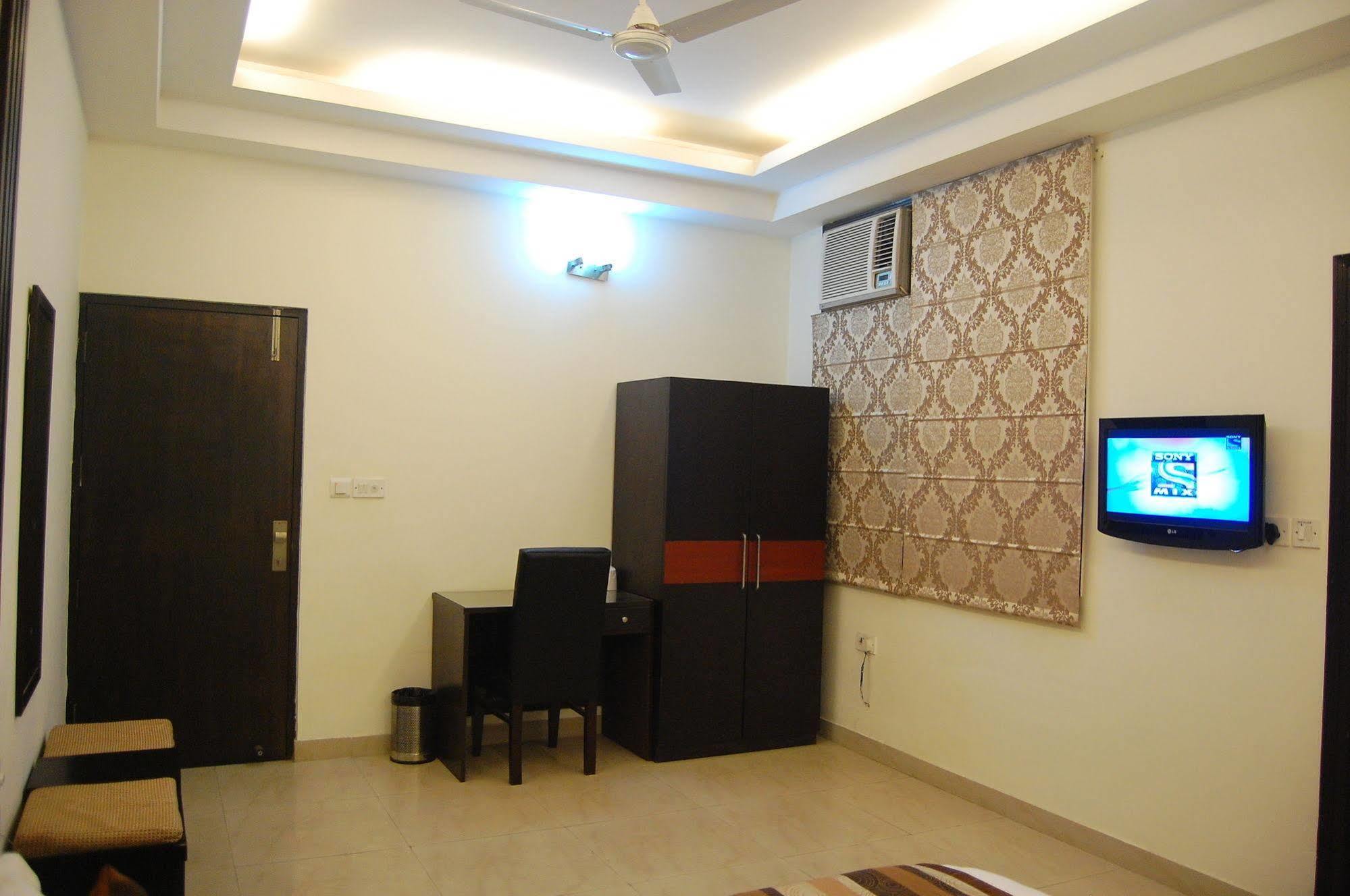 Hotel Delhi Aerocity New Delhi Buitenkant foto
